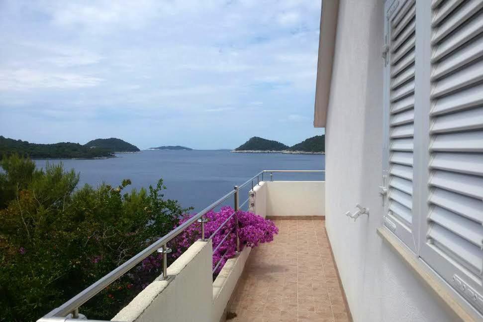 Apartments By The Sea Ubli, Lastovo - 8354 Exterior photo